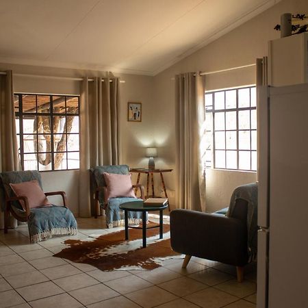 Hello Kruger Hideaway Cottage & Skilpad Studio マールロス・パーク エクステリア 写真