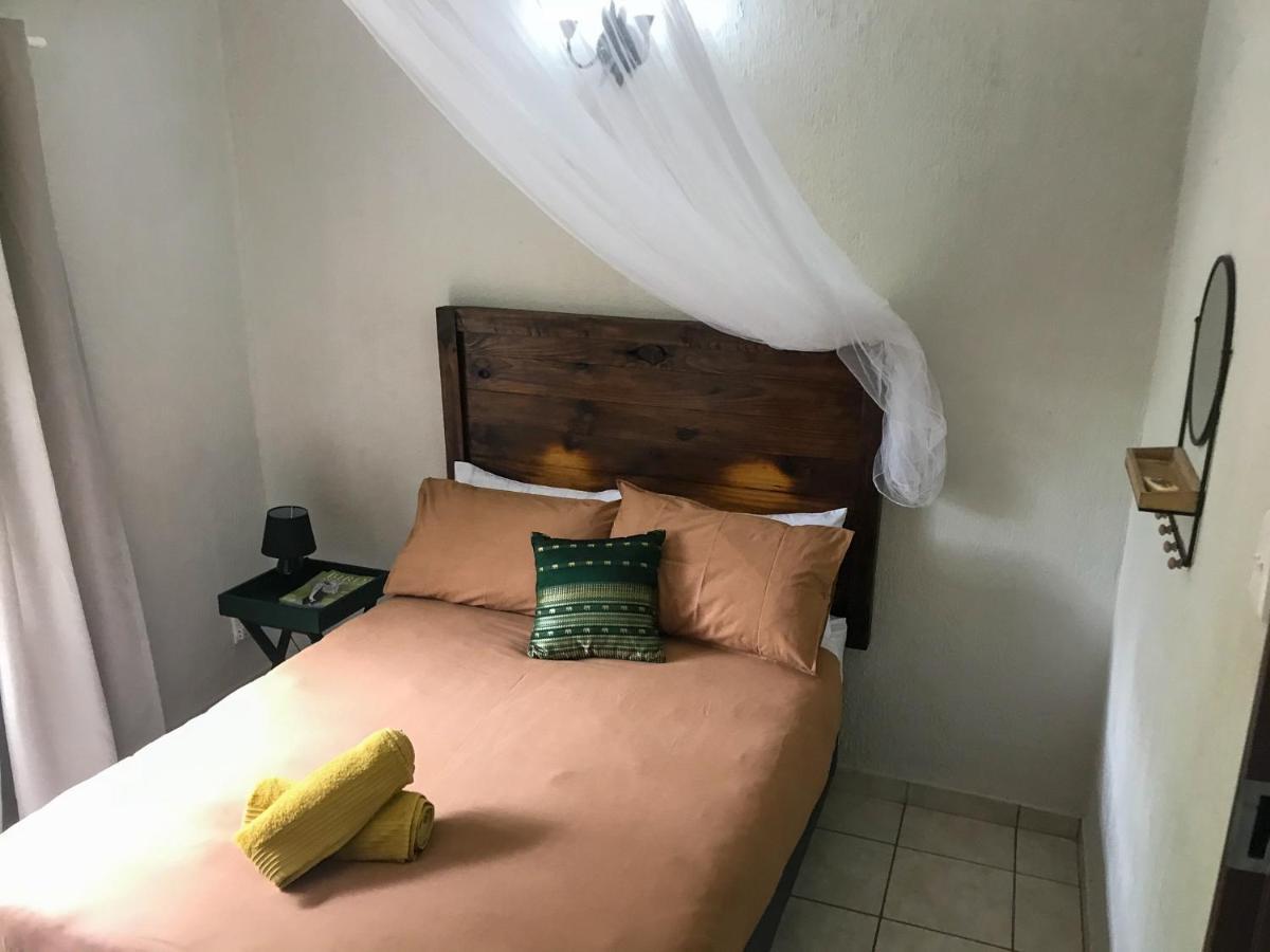 Hello Kruger Hideaway Cottage & Skilpad Studio マールロス・パーク エクステリア 写真