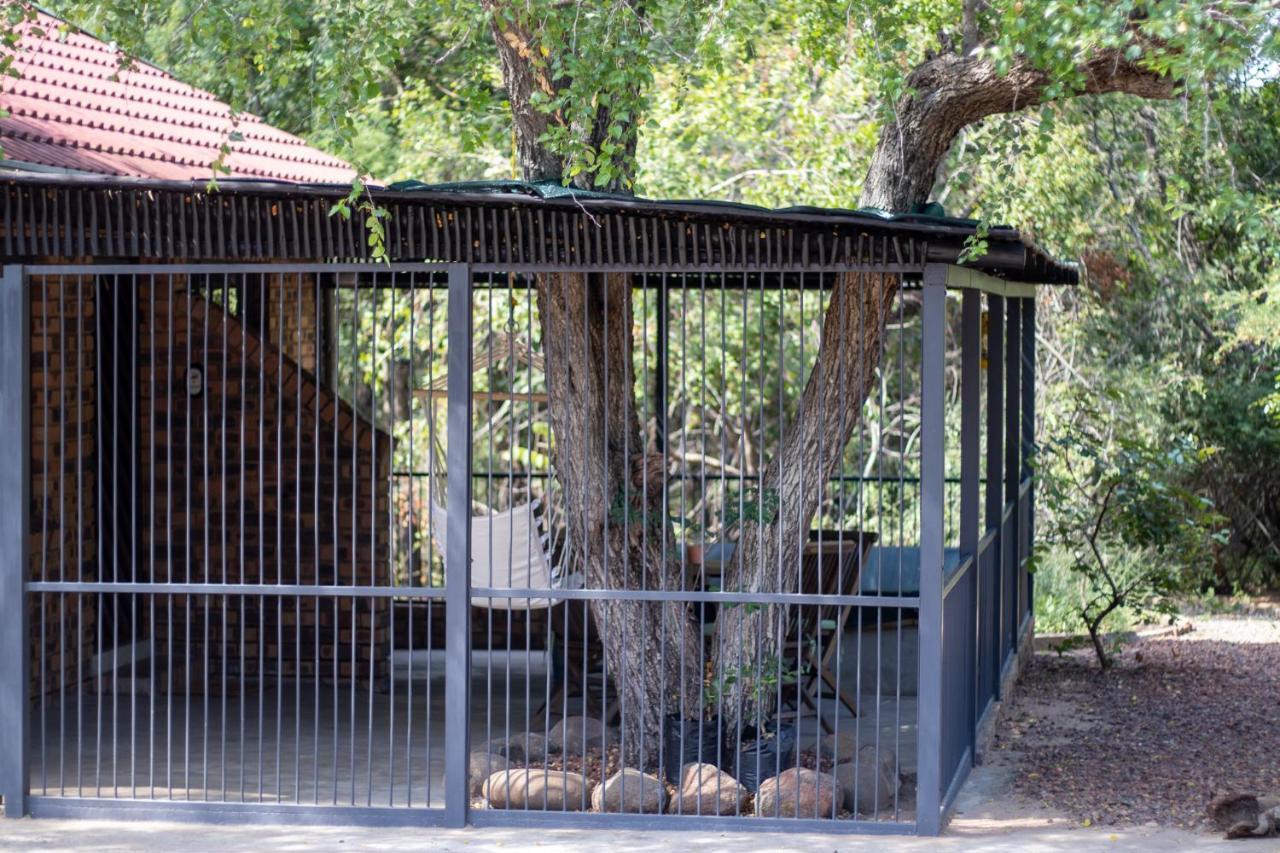Hello Kruger Hideaway Cottage & Skilpad Studio マールロス・パーク エクステリア 写真