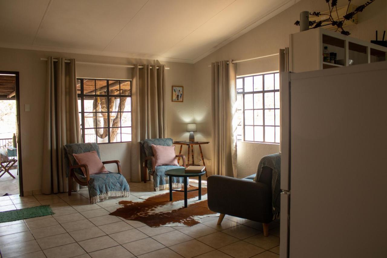 Hello Kruger Hideaway Cottage & Skilpad Studio マールロス・パーク エクステリア 写真