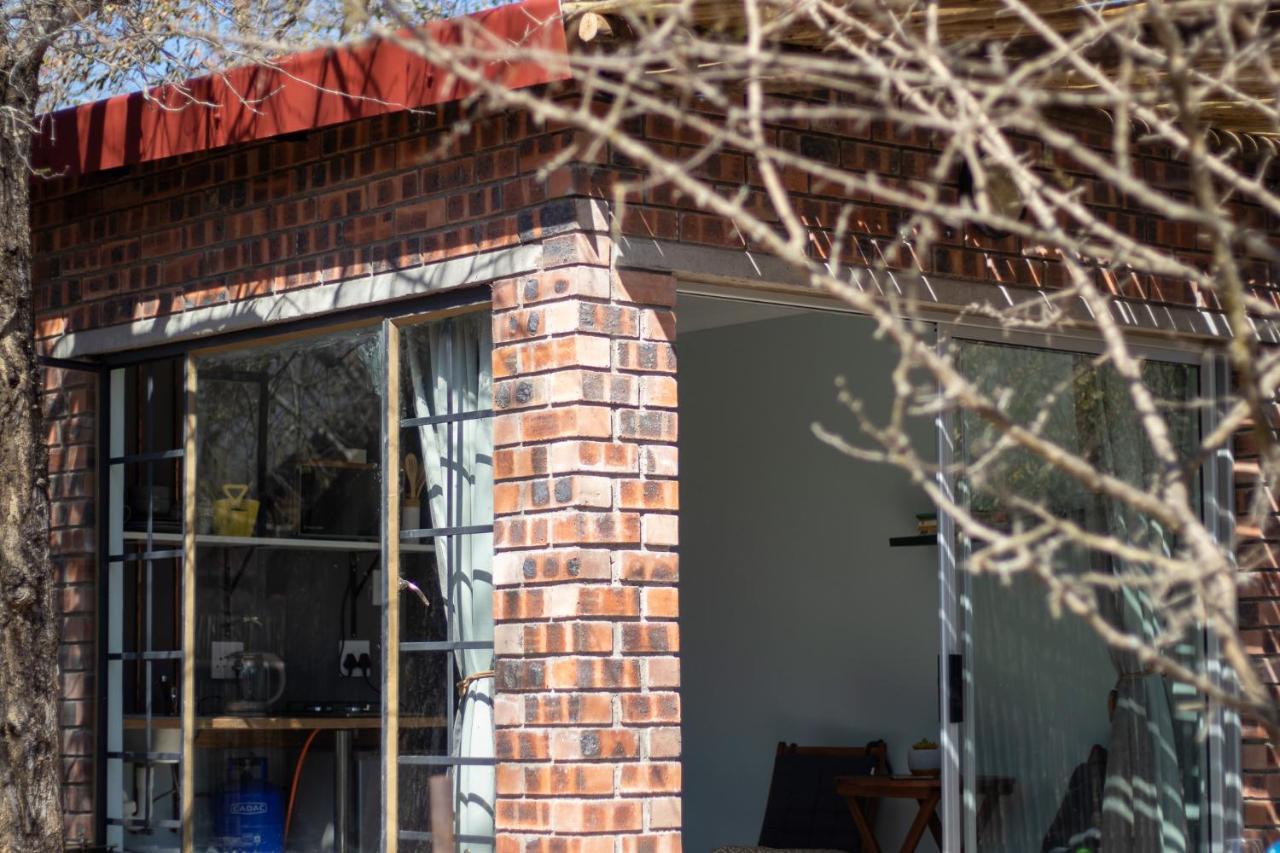 Hello Kruger Hideaway Cottage & Skilpad Studio マールロス・パーク エクステリア 写真