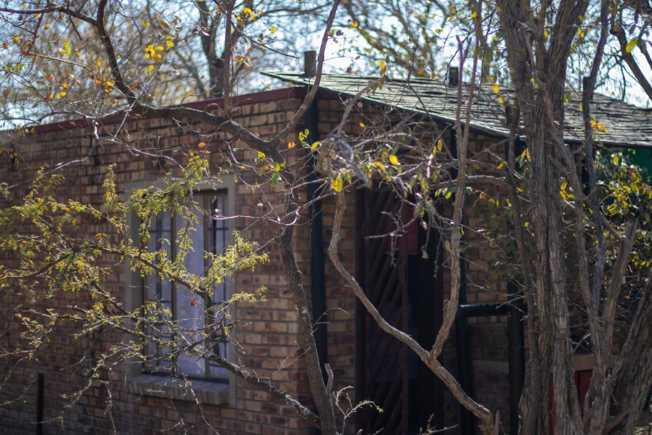 Hello Kruger Hideaway Cottage & Skilpad Studio マールロス・パーク エクステリア 写真